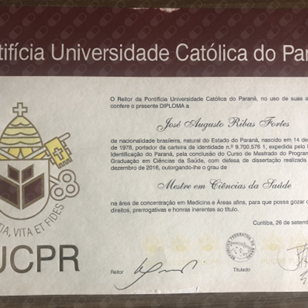 Diploma de Mestre em Ciências da Saúde emitido pela PUC do Paraná ao Dr. José Augusto