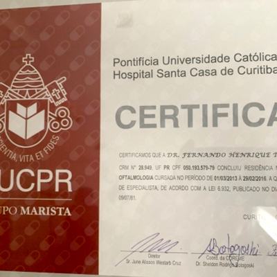 Diploma de Oftalmologia emitido pela PUC