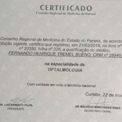 Certificado de especialista em oftalmologia emitido pelo Conselho Regional de Medicina.
