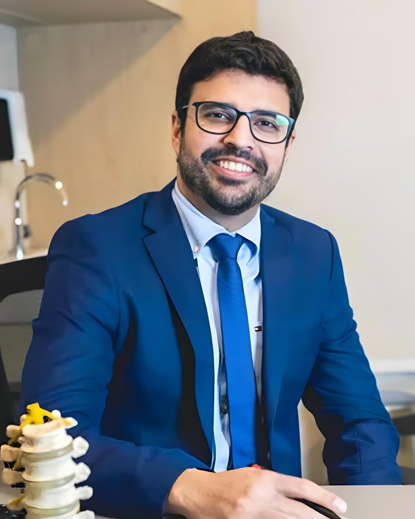Dr. Luiz Henrique Cardoso Pereira, Neurocirurgião da Cabeça e da Coluna em Curitiba e Ponta Grossa, jovem, completar...